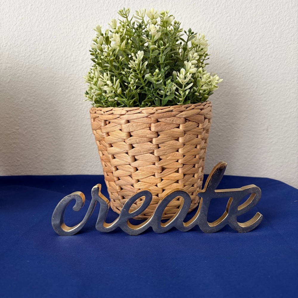 CREATE tabletop decor